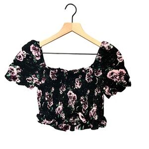 Hot Topic floral crop top 🌸